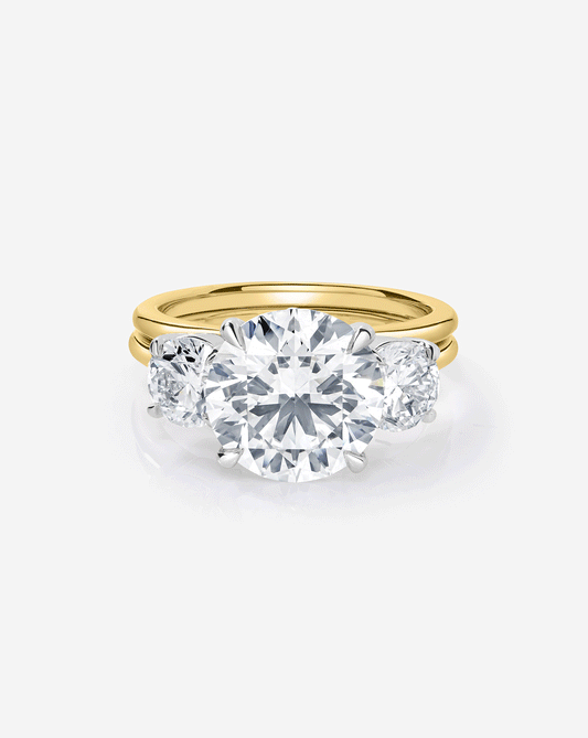 4.02 Round Lab Diamond in Whisper Thin® Embrace
