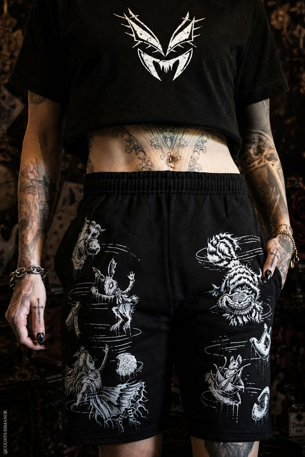 Alice In Wonderland Sweat Shorts [Unisex]