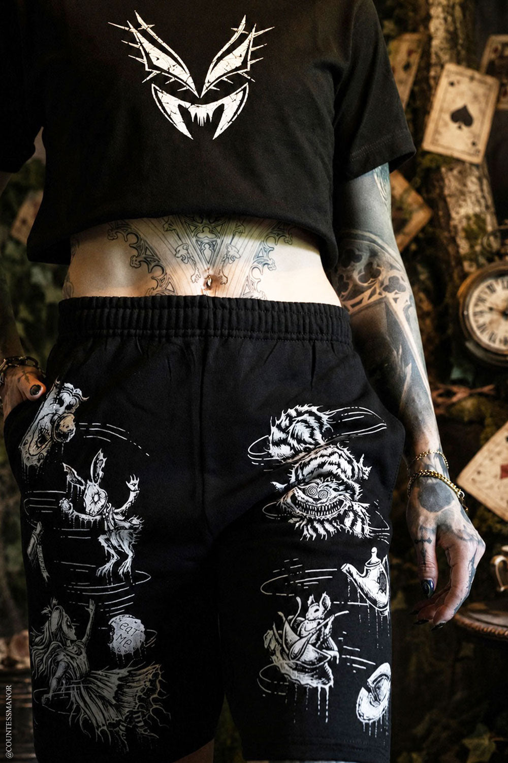 Alice In Wonderland Sweat Shorts [Unisex]