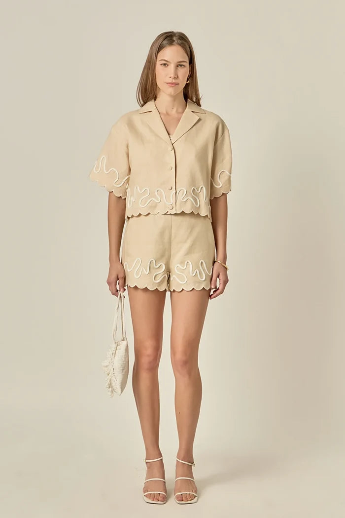 Wavy Embroidered Shorts (Beige/Off White)